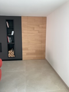 Habillage mural bois posé, vue niche